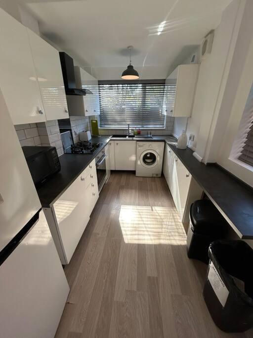 Modern & Spacious 4 Bedroom Home Crewe Eksteriør bilde