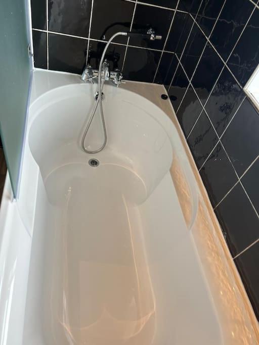 Modern & Spacious 4 Bedroom Home Crewe Eksteriør bilde