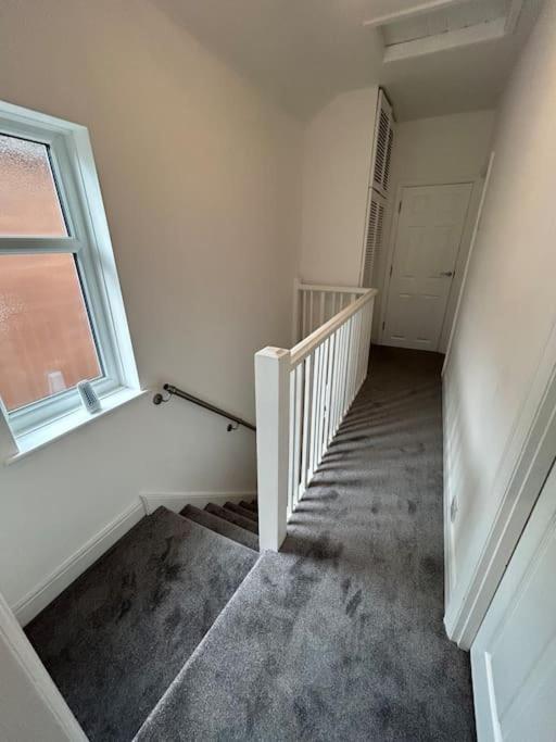 Modern & Spacious 4 Bedroom Home Crewe Eksteriør bilde