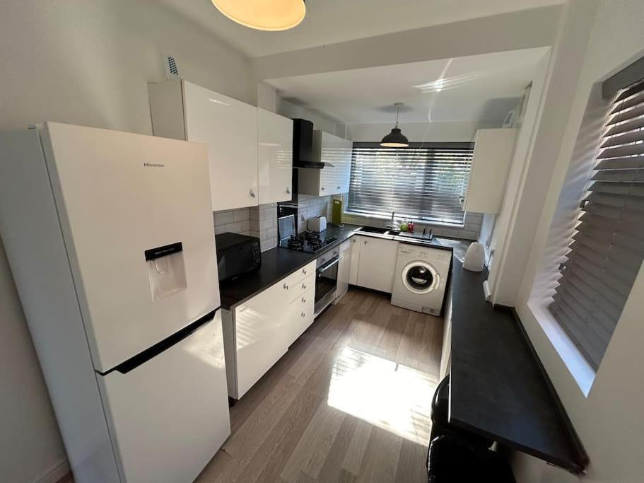 Modern & Spacious 4 Bedroom Home Crewe Eksteriør bilde