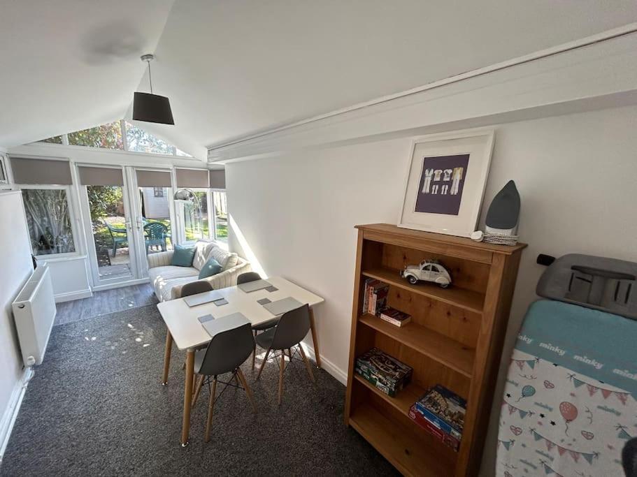 Modern & Spacious 4 Bedroom Home Crewe Eksteriør bilde
