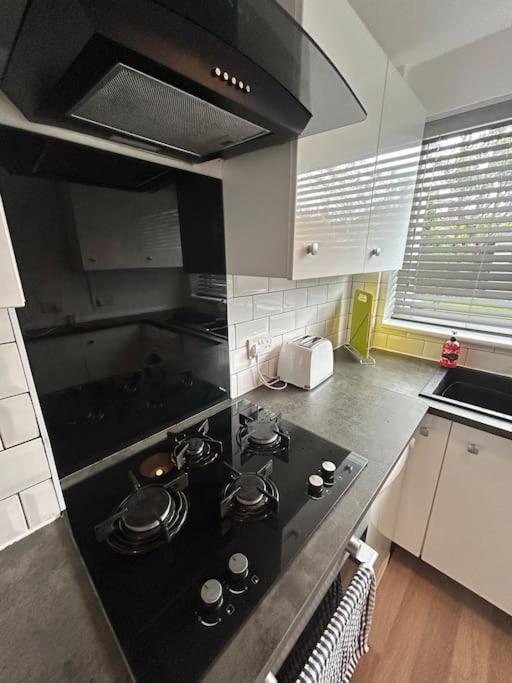Modern & Spacious 4 Bedroom Home Crewe Eksteriør bilde