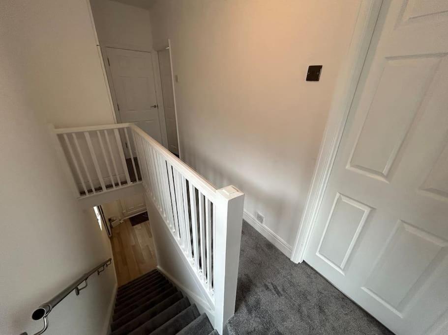 Modern & Spacious 4 Bedroom Home Crewe Eksteriør bilde